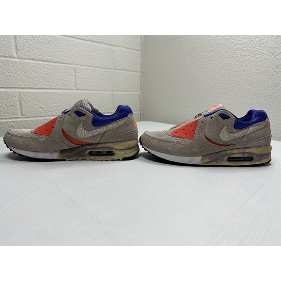 Athletic_Shoes
